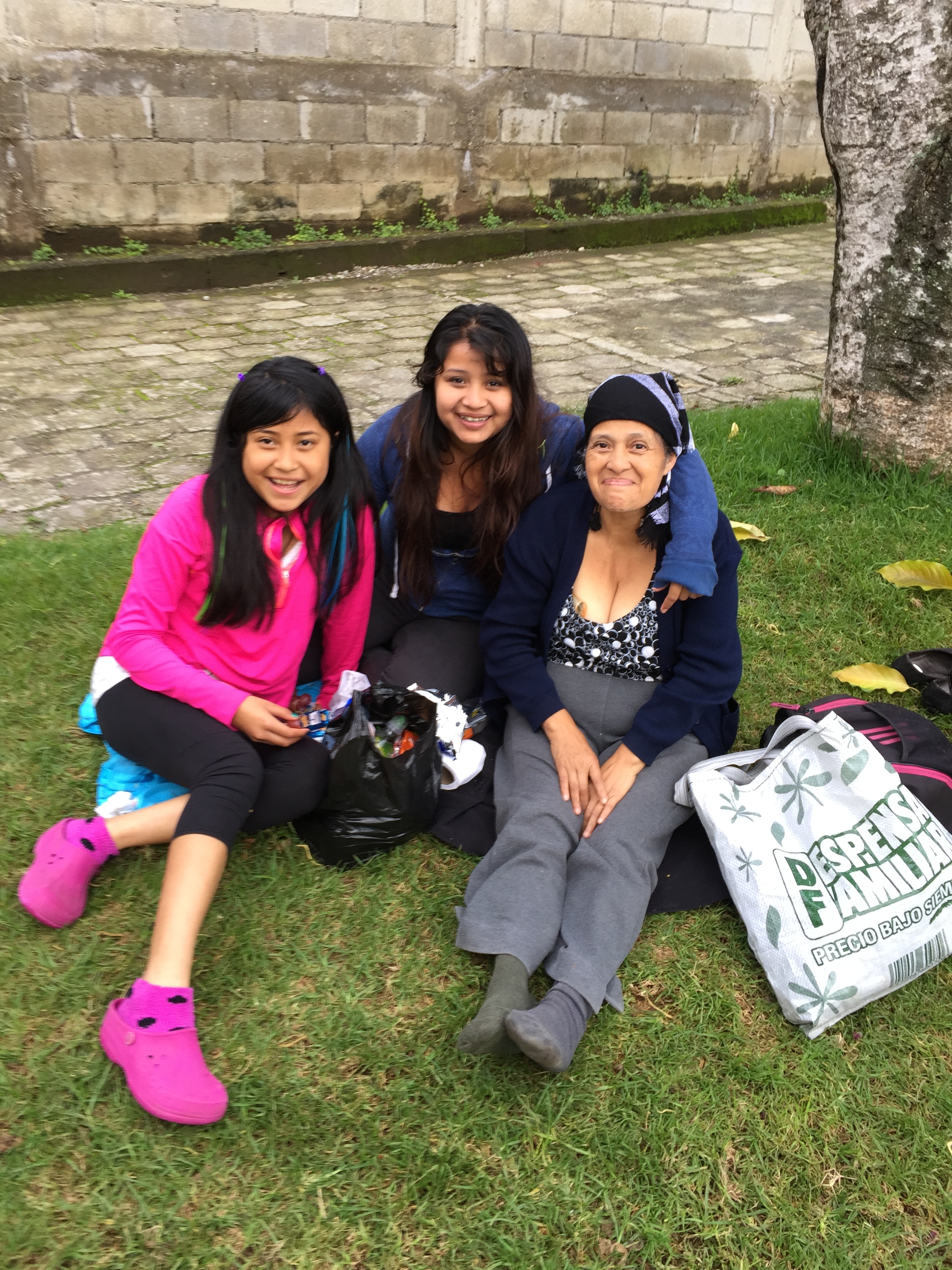 Karen with her sister who donated the kidney to her. Her mother is with them.